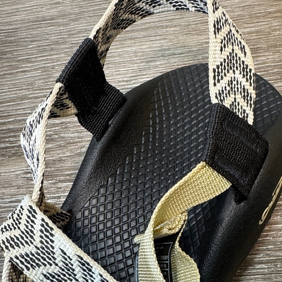 Chaco Black and White Strappy Sandals woman’s 8 (j141) - Picture 3 of 8